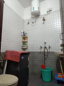 Bathroom Image of 900 Sq.ft 2 BHK Apartment / Flat for rent in Sector 6 Gurgaon for Rs. 15000
