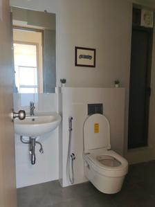 Common Bathroom Image of 1423 Sq.ft 3 BHK Apartment / Flat for sale in Malad West Mumbai for Rs. 32900000