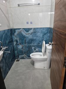 Bathroom Image of 800 Sq.ft 2 BHK Apartment / Flat for rent in Perambur Chennai for Rs. 25000
