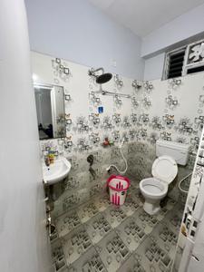 Bathroom Image of 900 Sq.ft 1 BHK Apartment / Flat for rent in Penamaluru Vijayawada for Rs. 12000