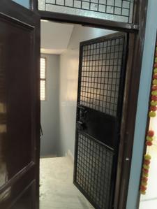 Bedroom Image of 800 Sq.ft 2 BHK Builder Floor for rent in Preet Vihar New Delhi for Rs. 15000
