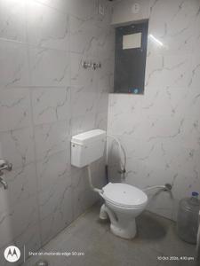 Bathroom Image of 650 Sq.ft 2 BHK Independent House for rent in Sector 12 Noida for Rs. 29000