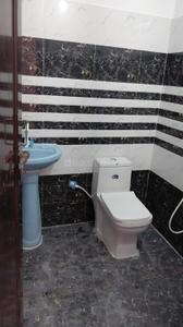 Bathroom Image of 650 Sq.ft 2.5 BHK Duplex for rent in Indira Nagar Lucknow for Rs. 10000