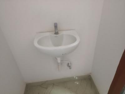 Common Bathroom Image of 782 Sq.ft 1 BHK Apartment / Flat for rent in Kondapur Hyderabad for Rs. 17500