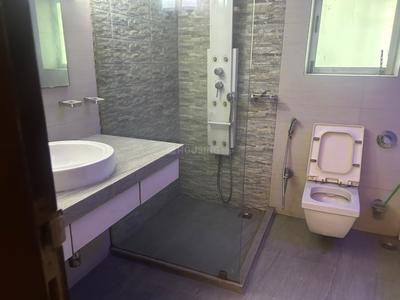 Bathroom Image of 3300 Sq.ft 4.5 BHK Independent House for rent in jolly Apartment, Chembur Mumbai for Rs. 285000