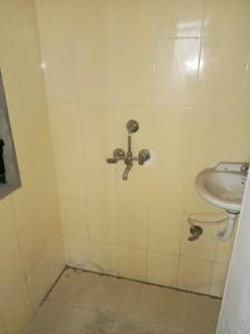 Common Bathroom One Image of 409 Sq.ft 1 BHK Apartment / Flat for rent in Lower Parel Mumbai for Rs. 41000