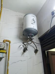 Bathroom Image of 1000 Sq.ft 2 BHK Builder Floor for rent in Moti Nagar New Delhi for Rs. 18000