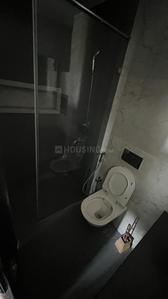 Bathroom Image of 2400 Sq.ft 5 BHK Apartment / Flat for rent in Sector 18 Dwarka New Delhi for Rs. 65000