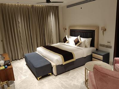 Bedroom Image of 3200 Sq.ft 4 BHK Builder Floor for rent in Selling Sunset South City 1, Sector 41 Gurgaon for Rs. 170000