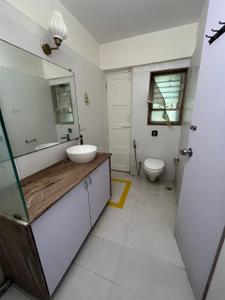 Bathroom Image of 1900 Sq.ft 3.5 BHK Apartment / Flat for sale in Juhu Mumbai for Rs. 77000000