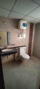 Bathroom Image of 1650 Sq.ft 3 BHK Apartment / Flat for rent in Paarth Aadyant, Ahmamau Lucknow for Rs. 28000