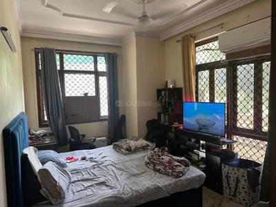 Bedroom Image of 1800 Sq.ft 2 BHK Builder Floor for rent in East Of Kailash New Delhi for Rs. 70000
