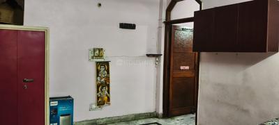 Bedroom Image of 1000 Sq.ft 2 BHK Builder Floor for rent in Laxmi Nagar New Delhi for Rs. 22000