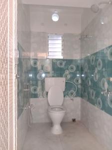 Common Bathroom Image of 950 Sq.ft 2 BHK Apartment / Flat for sale in South Dum Dum Kolkata for Rs. 5200000