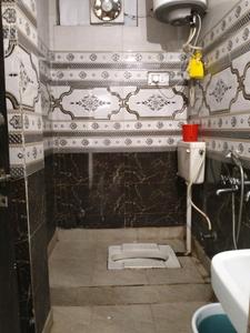 Common Bathroom One Image of 950 Sq.ft 2 BHK Builder Floor for rent in Shakarpur Khas New Delhi for Rs. 28000
