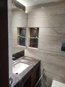 Bathroom Image of 850 Sq.ft 2 BHK Apartment / Flat for sale in Mahesh Apartment, Santacruz West Mumbai for Rs. 27500000