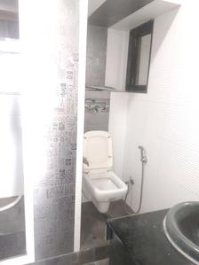 Common Bathroom Image of 3200 Sq.ft 4 BHK Apartment / Flat for sale in BREDCO Viceroy Park, Kandivali East Mumbai for Rs. 110000000