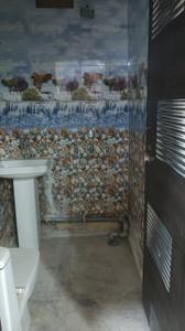 Bathroom Image of 1000 Sq.ft 2 BHK Builder Floor for rent in Preet Vihar New Delhi for Rs. 25000