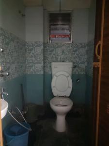 Common Bathroom Image of 600 Sq.ft 2 BHK Apartment / Flat for sale in Beliaghata Kolkata for Rs. 3399999