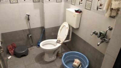 Bathroom Image of 500 Sq.ft 1 BHK Independent House for rent in Fazullaganj Lucknow for Rs. 6000