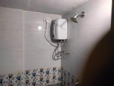 Bathroom Image of 525 Sq.ft 1 BHK Builder Floor for rent in Rabale Navi Mumbai for Rs. 25500