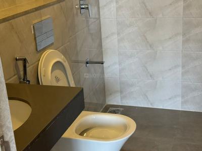 Bathroom Image of 2100 Sq.ft 4.5 BHK Apartment / Flat for sale in Lodha Bellagio, Powai Mumbai for Rs. 93000000