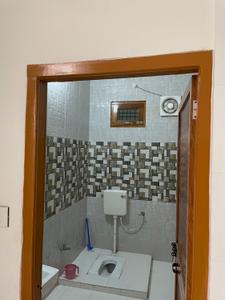 Bathroom Image of 1995 Sq.ft 4 BHK Independent House for rent in Citizen Nature Villa, Jhusi Allahabad for Rs. 16000