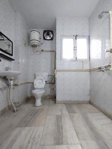 Bathroom Image of 1400 Sq.ft 3 BHK Independent House for rent in South Extension II New Delhi for Rs. 45000