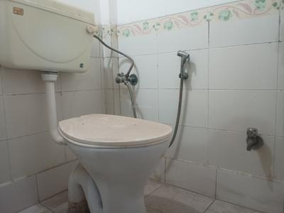 Bathroom Image of 580 Sq.ft 1 BHK Apartment / Flat for rent in Vasant Kunj New Delhi for Rs. 30000