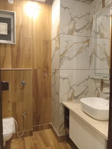 Bathroom Image of 2350 Sq.ft 4.5 BHK Builder Floor for sale in Central Park Clover Floors, Sector 33 Sohna for Rs. 40000000