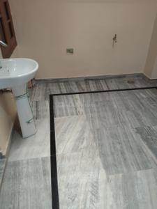 Bathroom Image of 1500 Sq.ft 2 BHK Builder Floor for rent in Vrindavan Yojana Lucknow for Rs. 10000