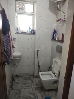 Bathroom Image of 1520 Sq.ft 2 BHK Builder Floor for rent in Sector 105 Gurgaon for Rs. 16000