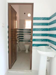 Common Bathroom Image of 920 Sq.ft 2 BHK Apartment / Flat for sale in Kalikapur, EM Bypass Kolkata for Rs. 4200000