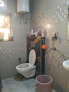 Common Bathroom Image of 400 Sq.ft 1 RK Apartment / Flat for rent in DLF Capital Greens Phase 1 And 2, Karampura New Delhi for Rs. 21500