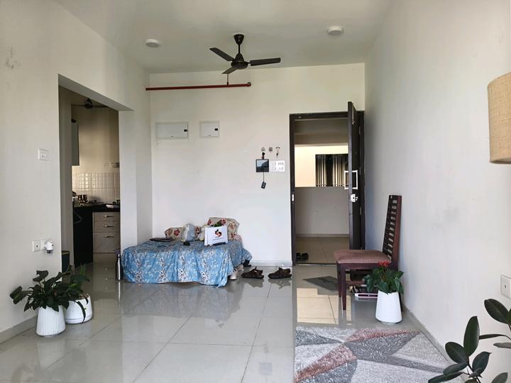 Shapoorji Pallonji Yahavi Tower 2 Pine Living Room 1