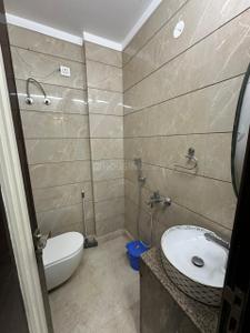 Bathroom Image of 900 Sq.ft 3 BHK Builder Floor for rent in Pitampura New Delhi for Rs. 50000