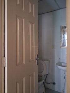 Common Bathroom Image of 1150 Sq.ft 2.5 BHK Apartment / Flat for rent in Supertech Cape Town by Supertech Limited, Sector 74 Noida for Rs. 27000