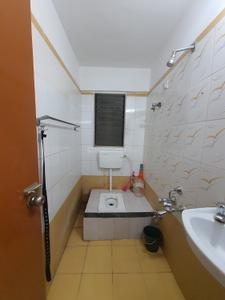 Bathroom Image of 850 Sq.ft 2 BHK Apartment / Flat for sale in Kandivali East Mumbai for Rs. 14500000