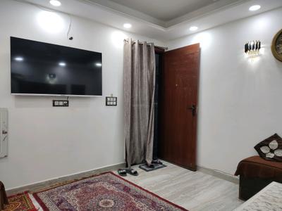 Living Room Image of 1000 Sq.ft 3 BHK Apartment / Flat for sale in Sun View Apartment, Chhattarpur New Delhi for Rs. 6700000