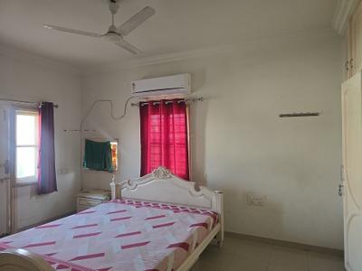 Bedroom Image of 1800 Sq.ft 3 BHK Apartment / Flat for rent in Paldi Ahmedabad for Rs. 40000