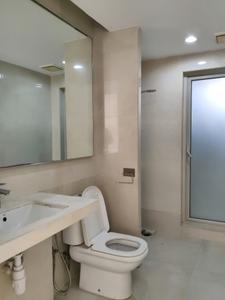 Common Bathroom Image of 1250 Sq.ft 2.5 BHK Apartment / Flat for sale in Hiranandani Estate Rodas Enclave, Hiranandani Estate Thane for Rs. 28500000