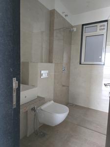 Common Bathroom Image of 900 Sq.ft 2 BHK Apartment / Flat for rent in Vaastu Omkar, Vile Parle East Mumbai for Rs. 85000