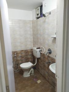 Bathroom Image of 914 Sq.ft 2 BHK Apartment / Flat for rent in Scheme No 140 Indore for Rs. 23000