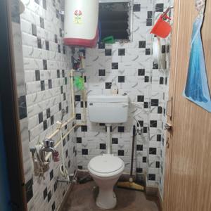 Bathroom Image of 1300 Sq.ft 3 BHK Apartment / Flat for sale in Airport Gate no. 1 Kolkata for Rs. 7000000