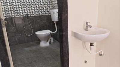 Bathroom Image of 700 Sq.ft 1 BHK Apartment / Flat for rent in Kondapur Hyderabad for Rs. 16500