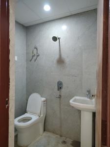 Common Bathroom Image of 1010 Sq.ft 2 BHK Apartment / Flat for sale in Vihaan Galaxy, Kulesara Greater Noida for Rs. 3399000
