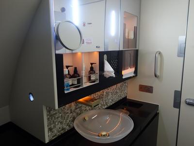 Bathroom Image of 3360 Sq.ft 4 BHK Apartment / Flat for sale in Juhu Rose Apartment, Juhu Mumbai for Rs. 168000000