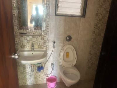 Bathroom Image of 1010 Sq.ft 2 BHK Apartment / Flat for rent in Vinode Spirea, Wakad Pune for Rs. 28000