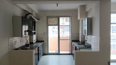 Kitchen Image of 1600 Sq.ft 3 BHK Apartment / Flat for rent in Amrapali Empire, Crossings Republik Ghaziabad for Rs. 20000