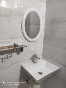 Bathroom Image of 1470 Sq.ft 3 BHK Apartment / Flat for rent in Oshi Sai Address Apartment, Hukma Khedi Indore for Rs. 23500